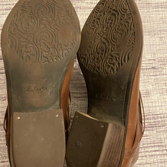 CLARKS LEATHER BOOTIES WITH FRONT LEATHER TRIM - Picture 3 of 6